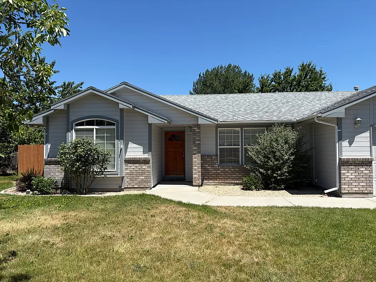 300 W Spicewood Dr — Photo 1