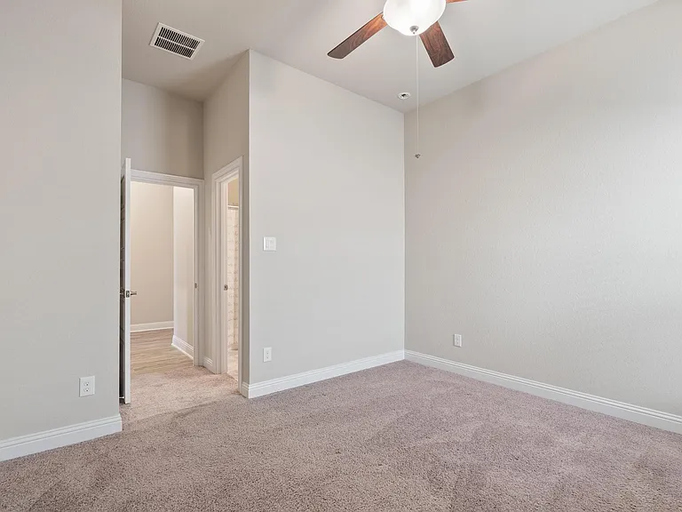 18716 Laurel Hills Dr — Photo 31