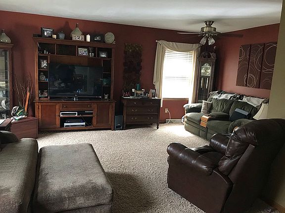 3rd image of 513 Danbury Dr