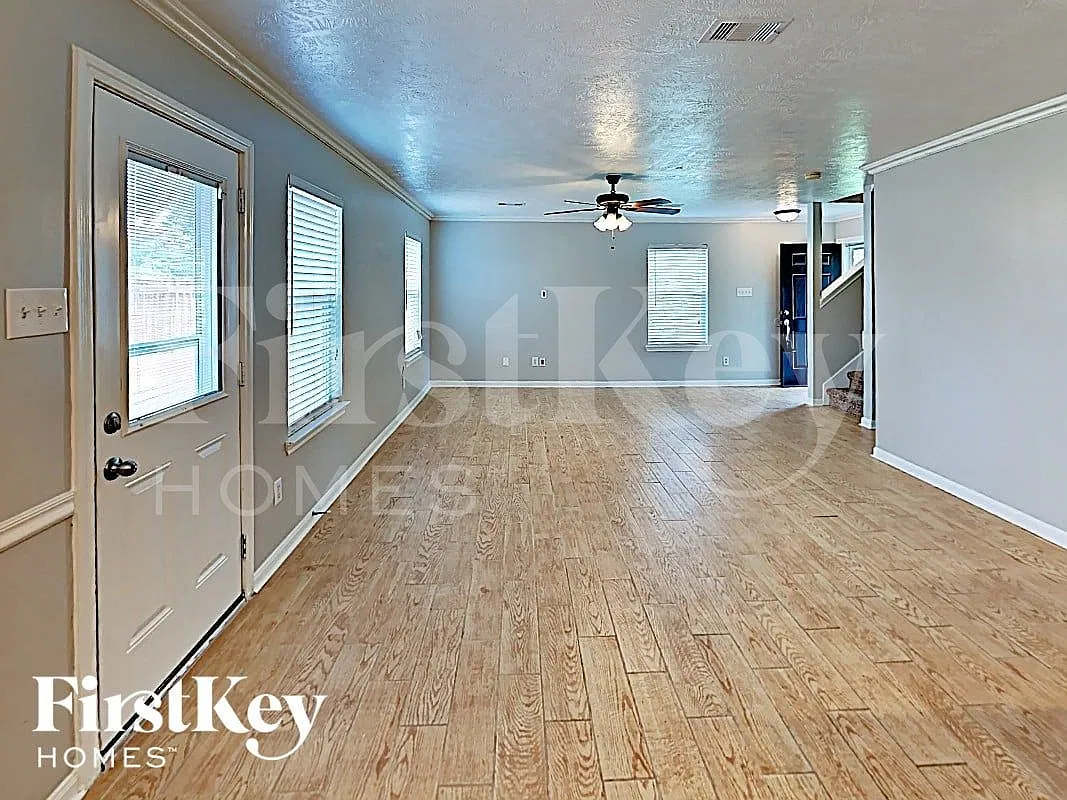 4 bed, 2.0 bath, 1784 sqft, $1,980 — Photo 3