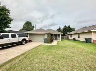 1100 Cottage Grove Cir, Bryan, TX 77801