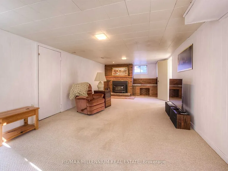 135 Byron Ave — Photo 4