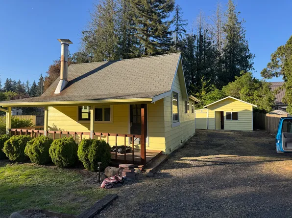 873 SW Lake Shore Dr, Estacada, OR 97023