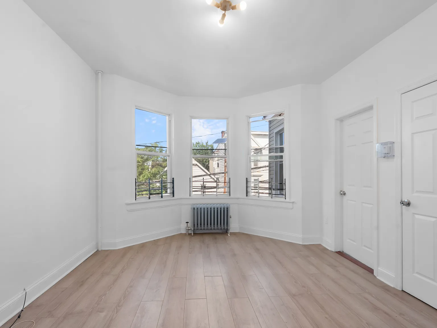 3 bed, $1,900 — Photo 3