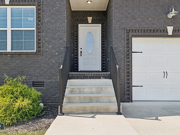 4th image of 323 Bluebriar Trce