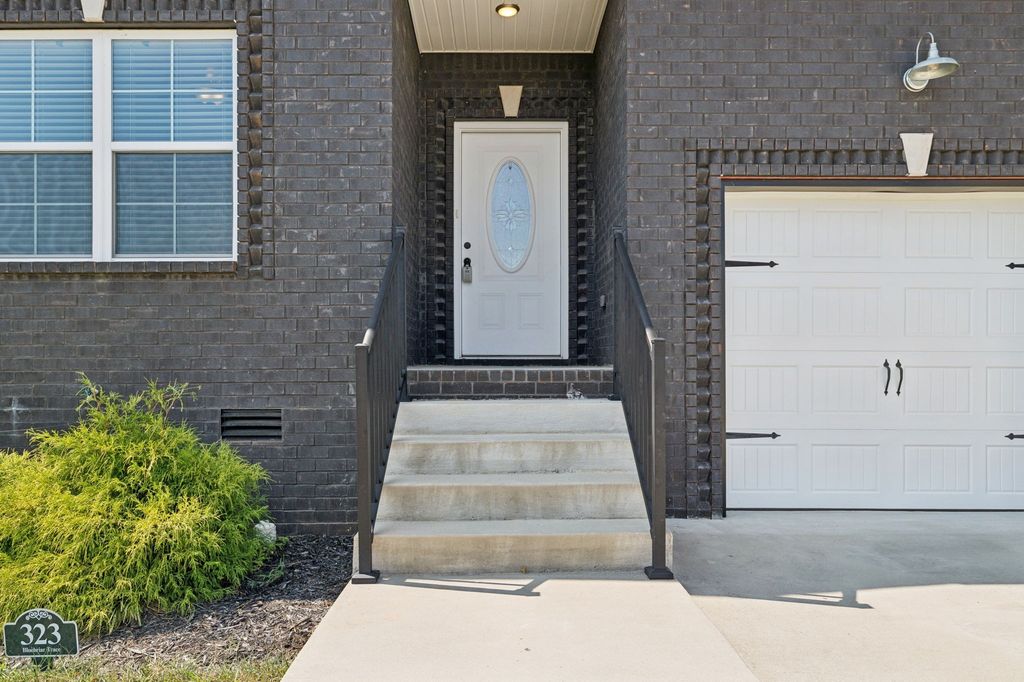 323 Bluebriar Trce, Clarksville, TN - View 3