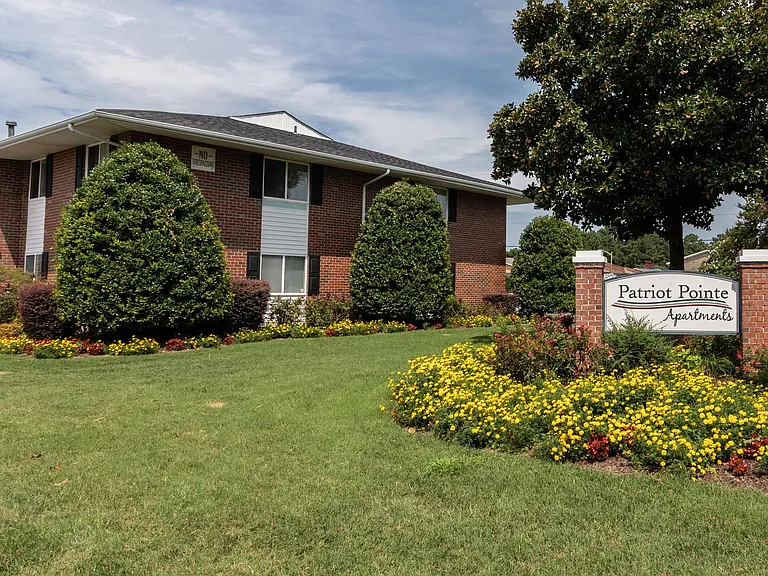 Patriot Pointe Apartments — Photo 18