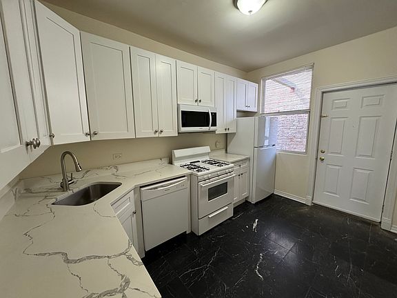 5th image of 3332 W Dickens Ave Unit 2