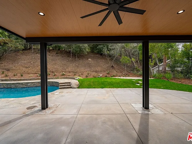 18500 Saint Moritz Dr — Photo 55