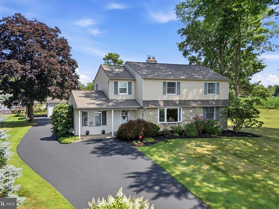 1st image of 563 Broadview Rd