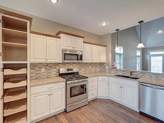 5th image of 838 W Baywood Dr