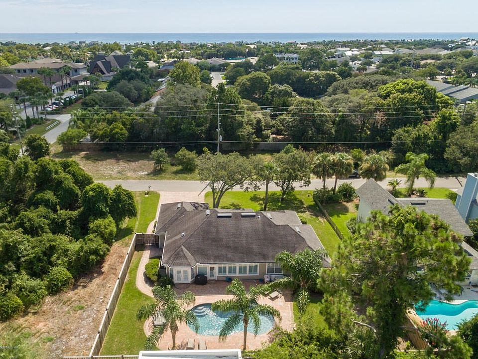 3 BLOCKS to the BEACH