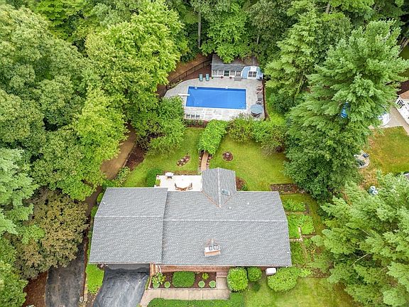 3rd image of 23 Lakeshore Dr