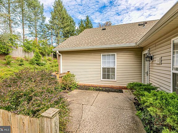 3rd image of 54 Woolsey Ct