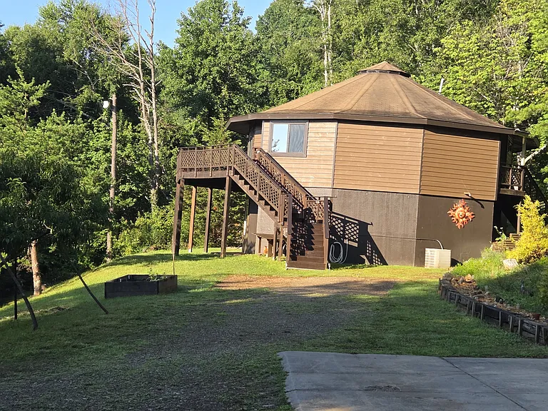 281 Bearwallow Trl — Photo 1