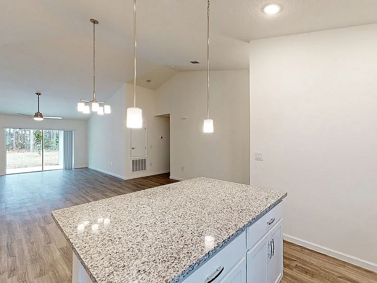 1025 Tevis St SE — Photo 8
