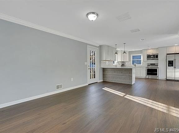 3rd image of 107 Chestnut Dr