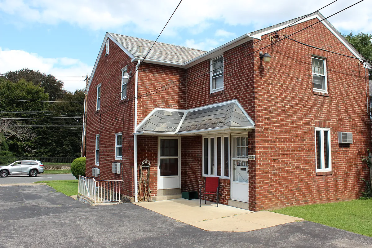 Building Photo - 906 Rhawn St