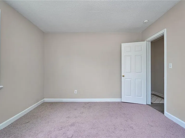24 Cavalier Rd — Photo 7