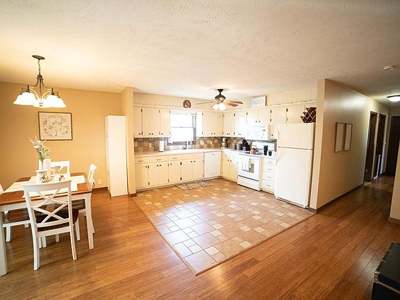 5th image of 1307 Lynn Dr