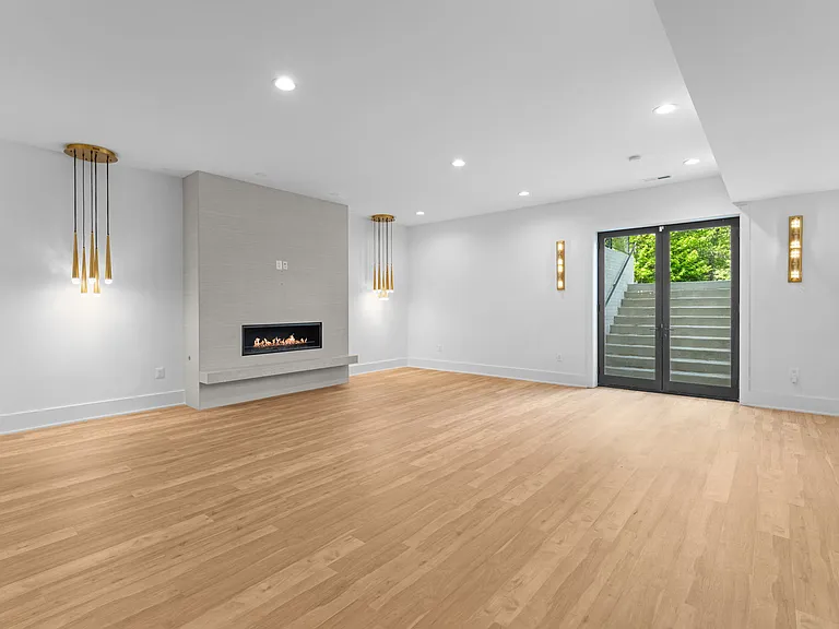 608 Walker Rd — Photo 40