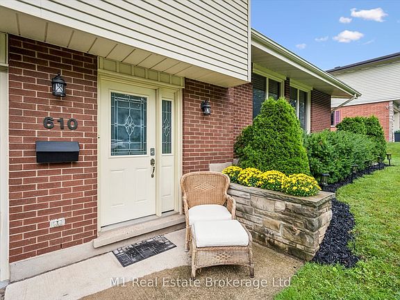 4th image of 610 Saint David St S