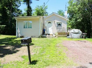 22 Florence Rd, Hewitt, NJ 07421