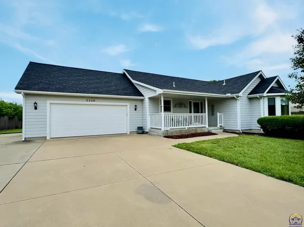 2330 SE Oakwood Dr, Topeka, KS 66605
