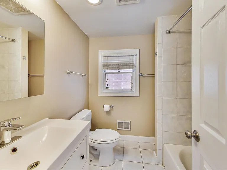 2330 N Greenview Ave #2R — Photo 22