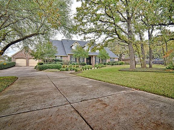 4th image of 3605 Redstone Dr