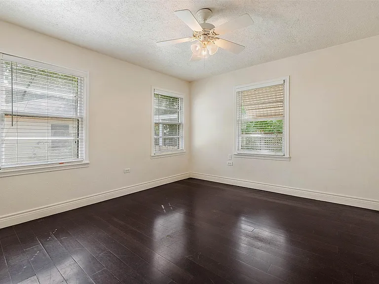 1116 Kettler St — Photo 13