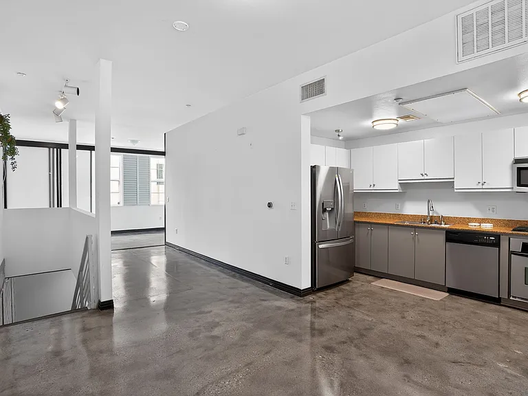 485 W Center Street Promenade — Photo 8
