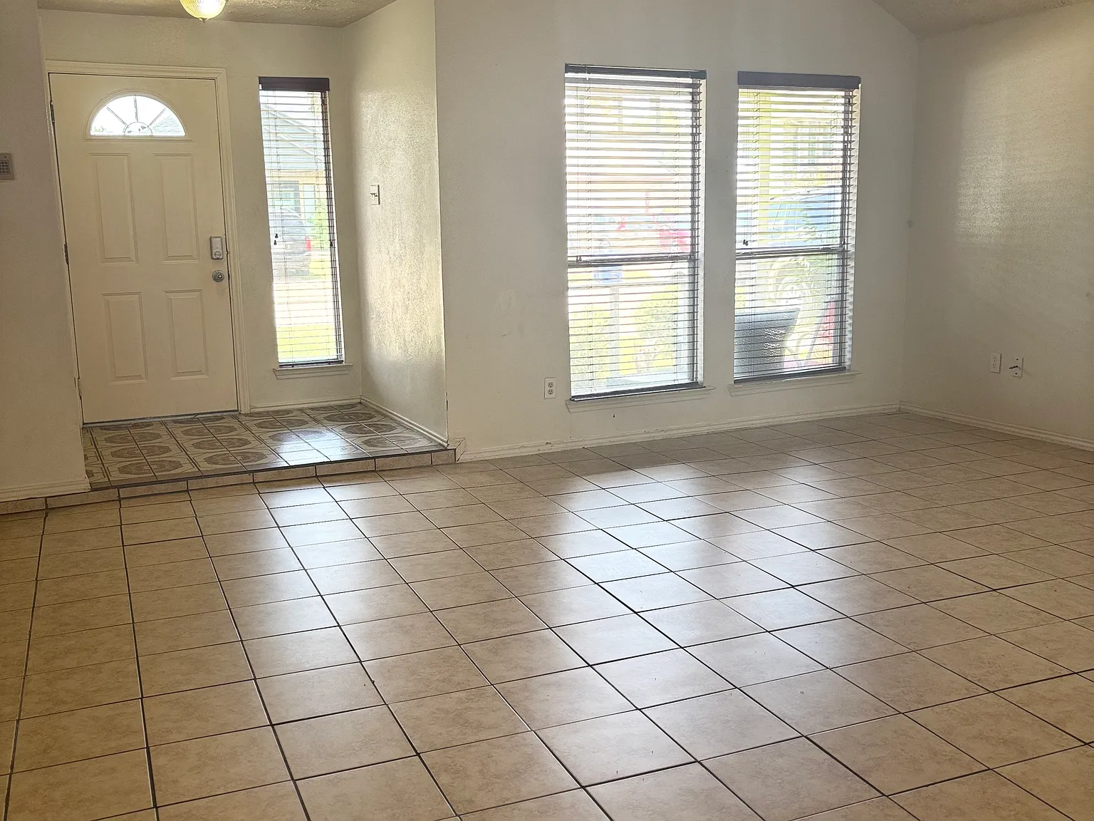 3 bed, 1700 sqft, $1,900 — Photo 3