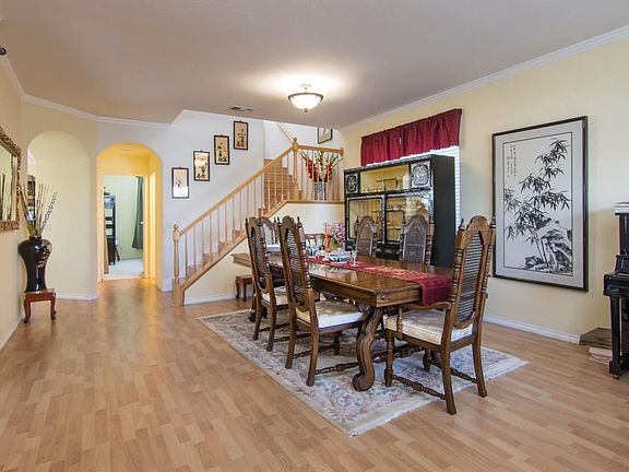 Dining_Hi-Res-10025706