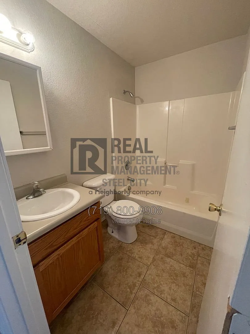 2 bed, 1.5 bath, 896 sqft, $950 — Photo 4
