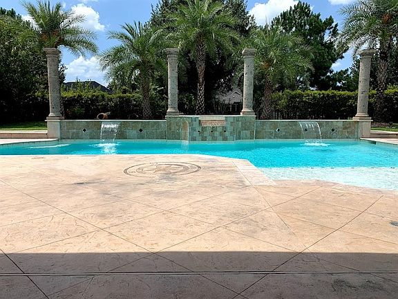 Resort style living every day... lushly landscaped views to the walking paths, along with crystal blue water and raised spa invite you to sit peacefully or entertain to your heart's content.