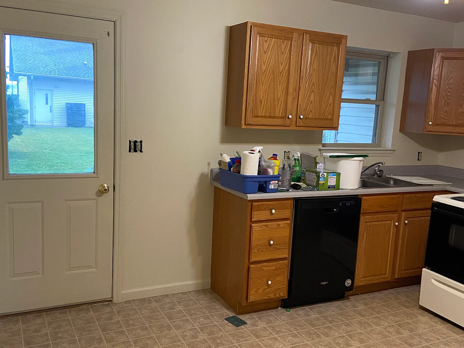 2 bed, 988 sqft, $890 — Photo 2