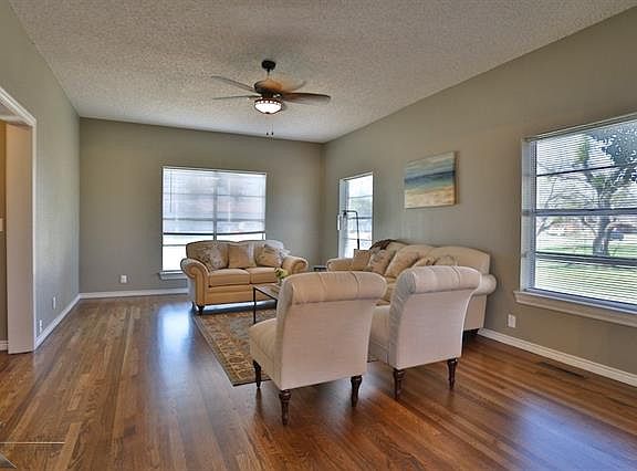 5th image of 2202 Edgemont Dr