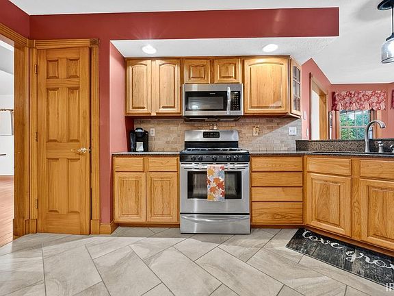 4th image of 5588 Inverness Dr