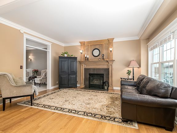 5th image of 1905 Red Haw Ln