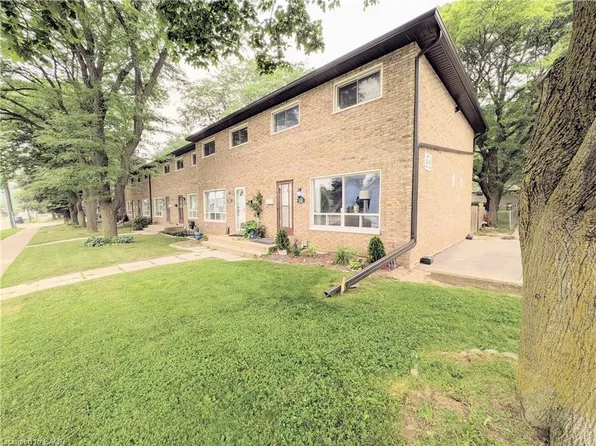 22 Riverdale Dr #1, Hamilton, ON L8E 1J8
