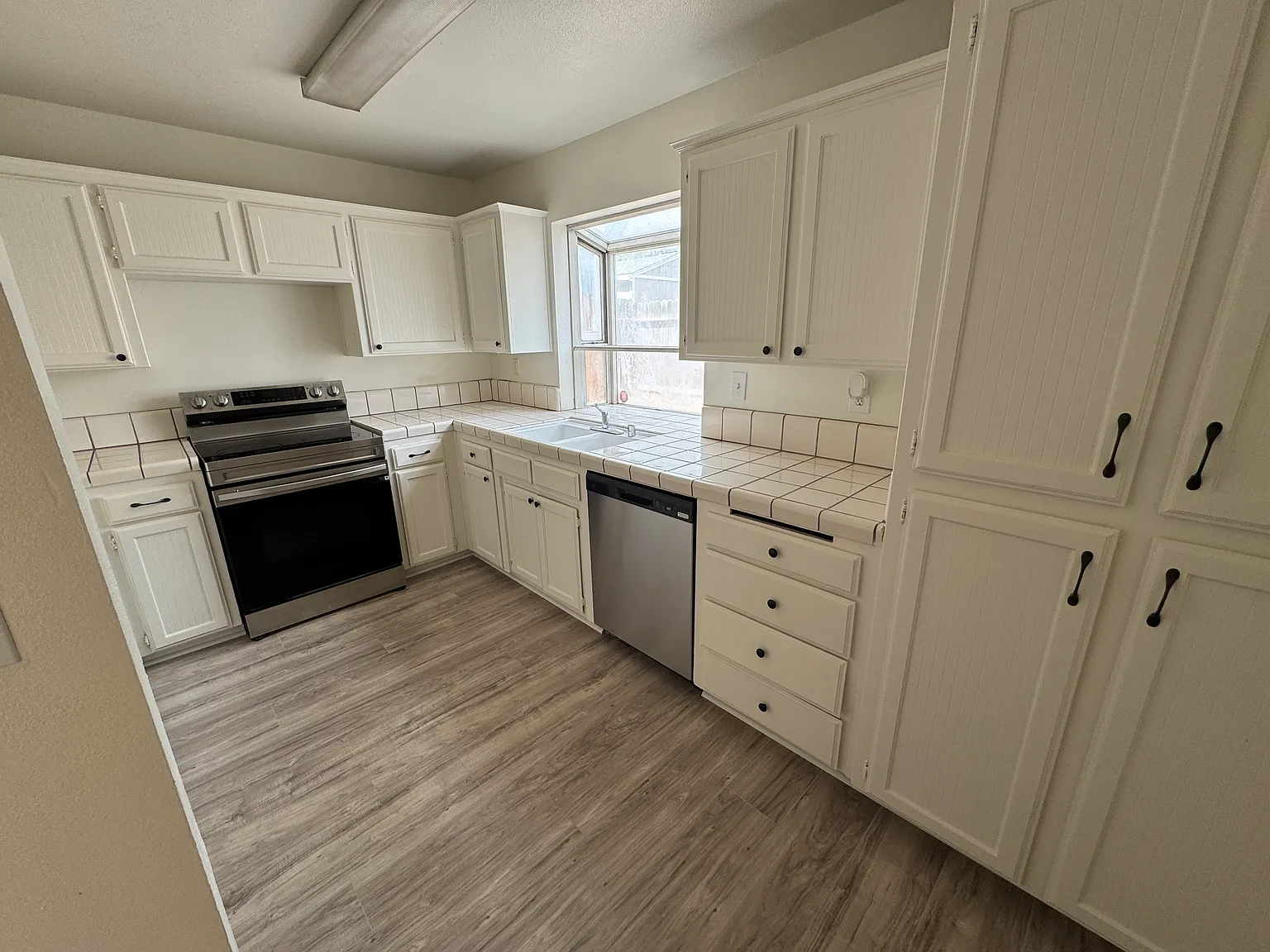 3 bed, 2.5 bath, 1261 sqft, $2,150 — Photo 3