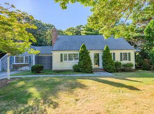 77 Robbins St, Osterville, MA 02655