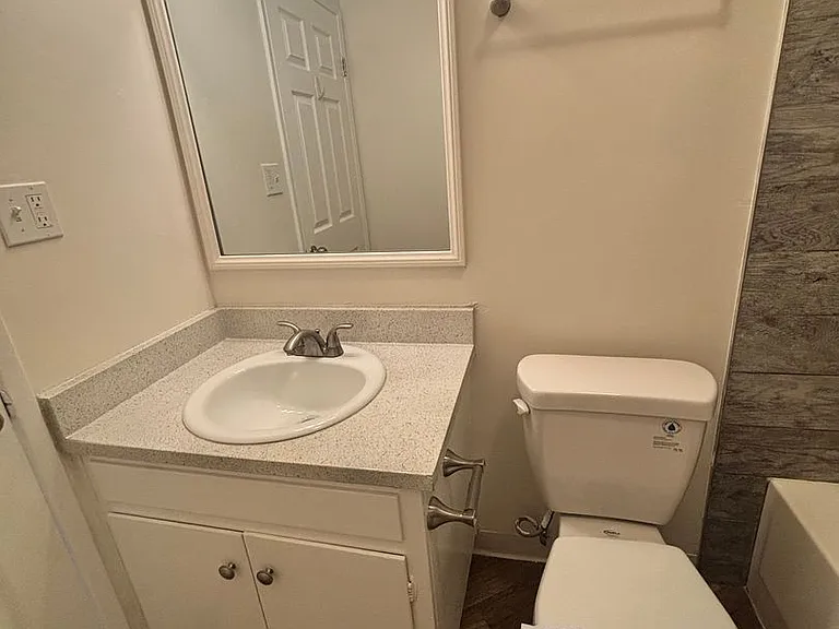 University Terrace Apartments — Photo 44