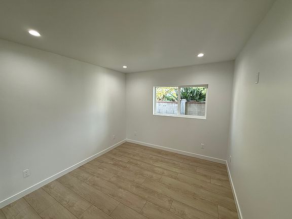 5th image of 16918 Bassett St #16916