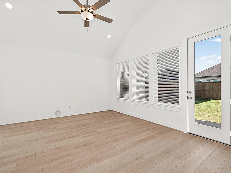 4916 Northern Woods Dr — Photo 12