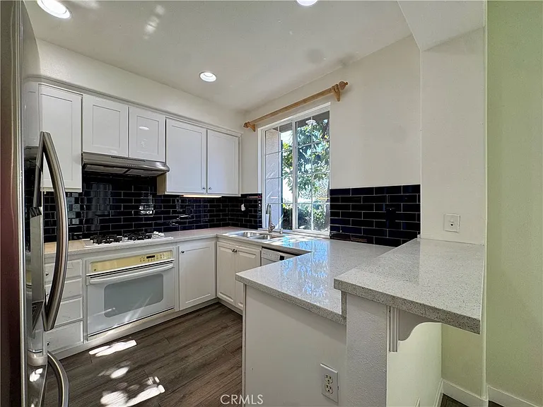 27 Harwick Ct — Photo 2