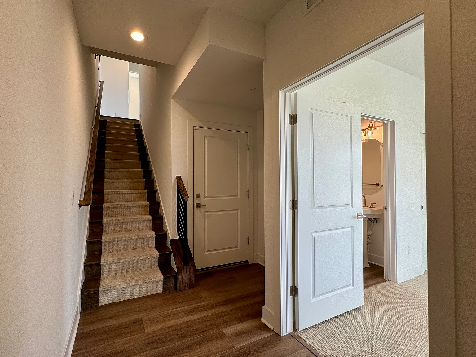 3 bed, 3.5 bath, 1745 sqft, $3,085 — Photo 2