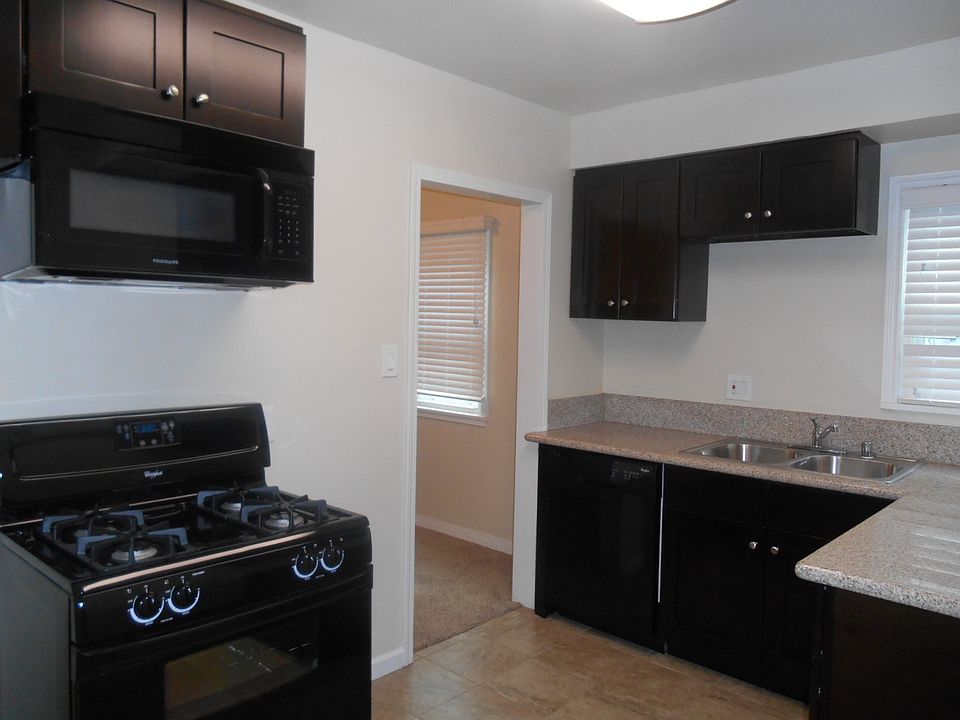 2nd image of 10025 Pinehurst Ave