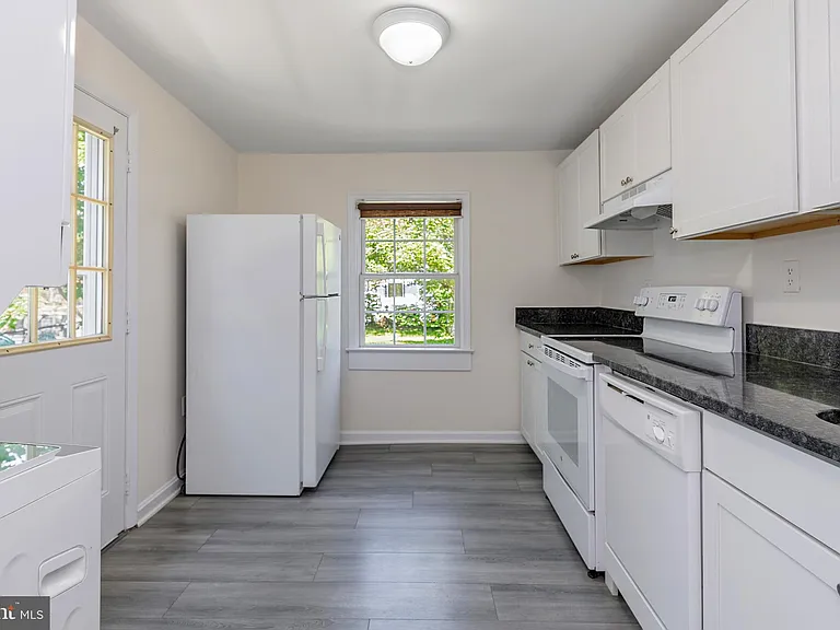 319 Wolfe St #1/2 — Photo 13
